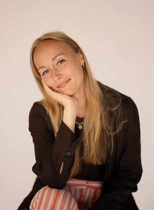 Asnate Fomina working with people to rewire their subconscious mind, regulate nervous system and improve mental wellbeing