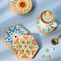 Mosaic Art — Students during Mosaic Art Workshop at GIGIPAYNE Studio in Bangkok