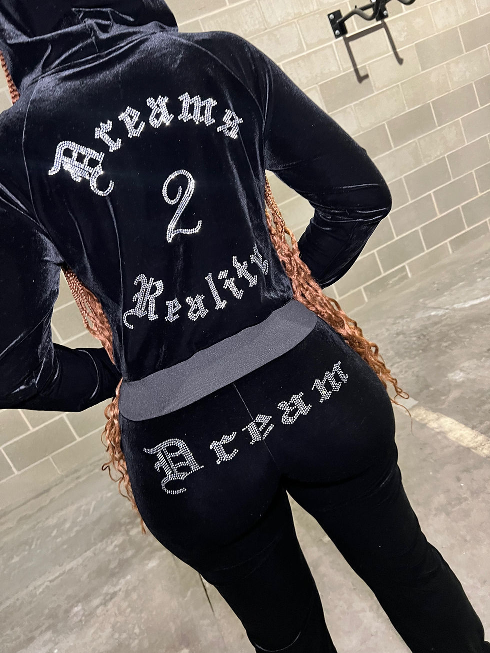 Thumbnail: V-Lux Velvet Set 