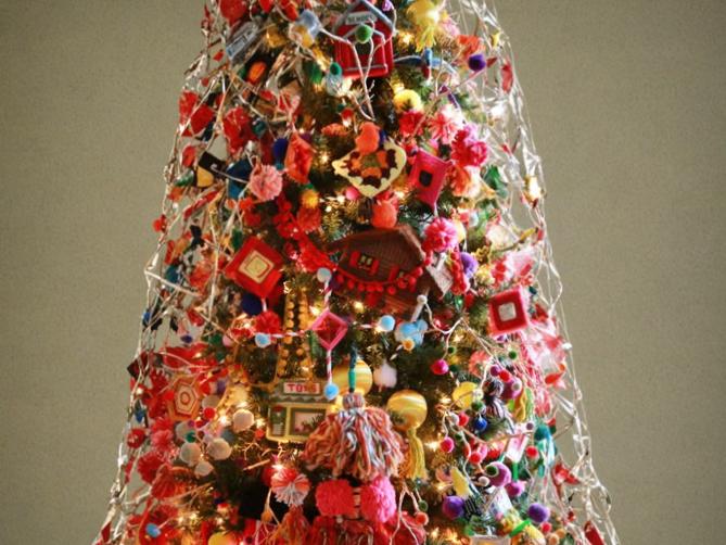 Tree decorated with too much of everything making it look cluttered