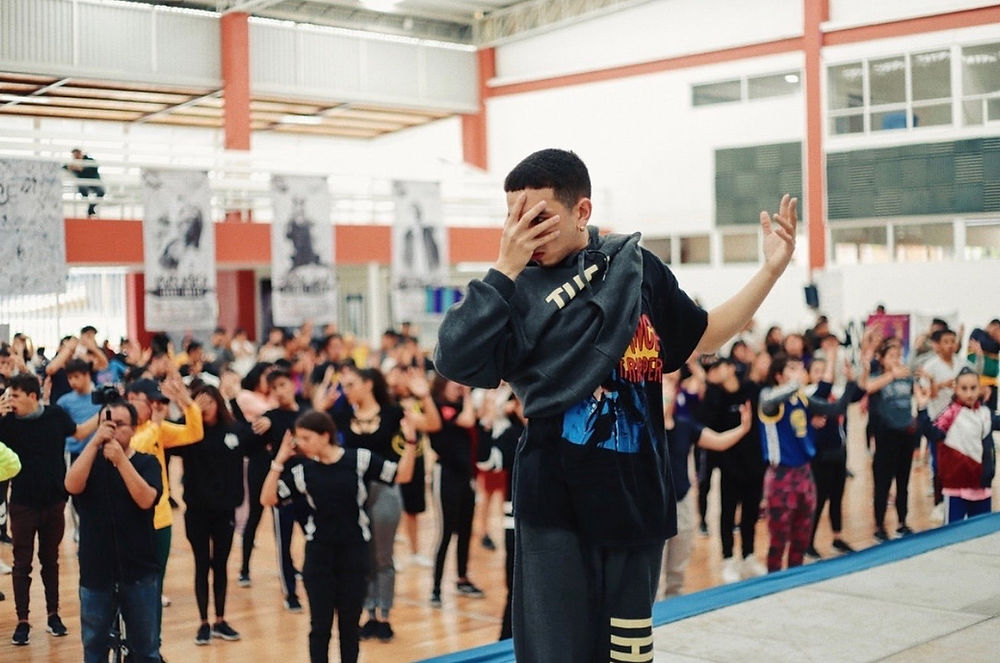hip hop dance workshop with Andrew Elam and large group of dancers