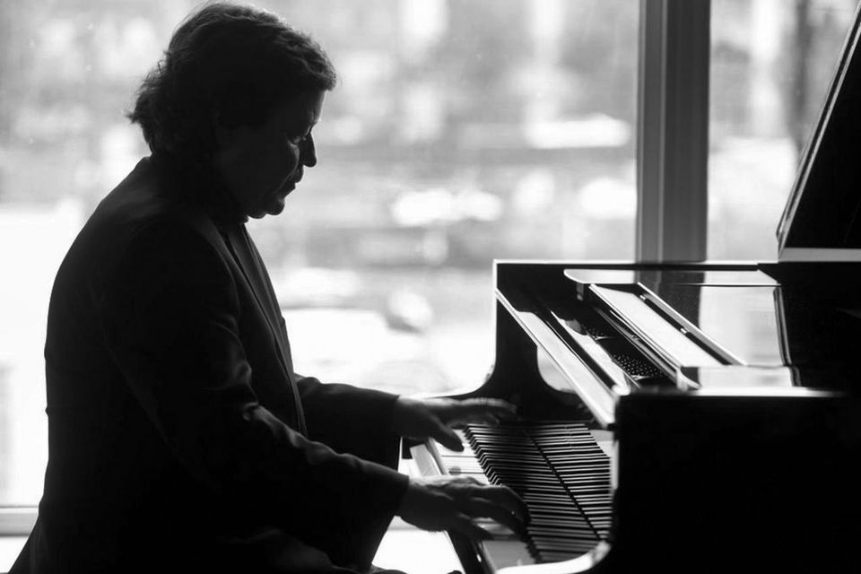 Mark-Damisch-BW-Silhouette-1140x761.jpeg