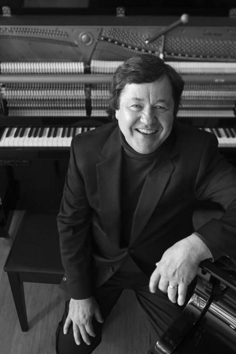 Mark-Damisch-BW-Old-Piano-High-Angle-640x960.jpeg