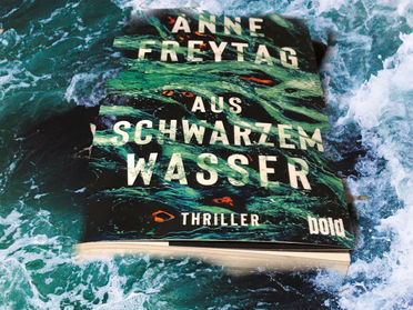 Anne Freytag - aus schwarzem Wasser. Ein atemberaubender Roman mit sehr viel Tiefe u wichtigen Thema