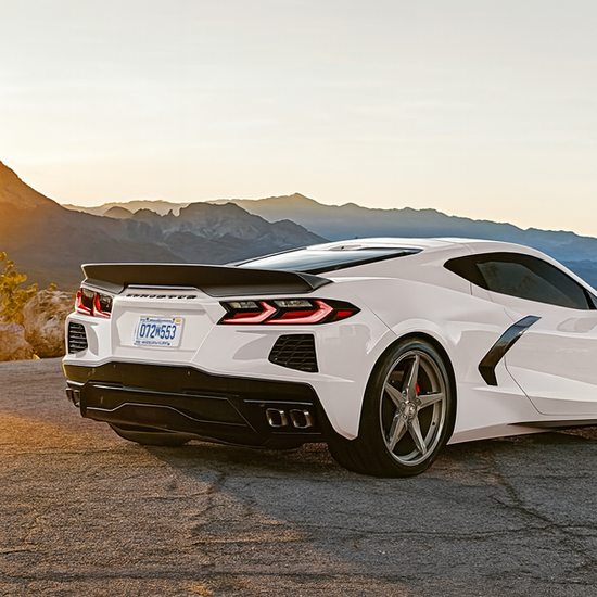 Спойлер на багажника „патешка човка“ в гланцово черно