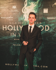 Damian Zwardoń Hollywood@damianzwardonB