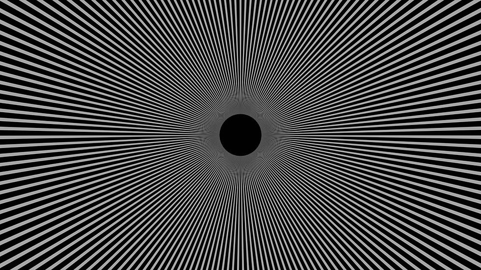 Schwarz-weisses Muster mit Linien, die auf einen dunklen Mittelpunkt zulaufen, als Symbol für die Illusion permanenter Verfügbarkeit und unsichtbare Abhängigkeiten moderner Systeme.