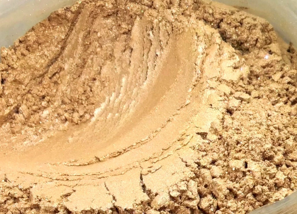 Champagne Gold Pearl Mica Pigment Powder (Natural Mica)