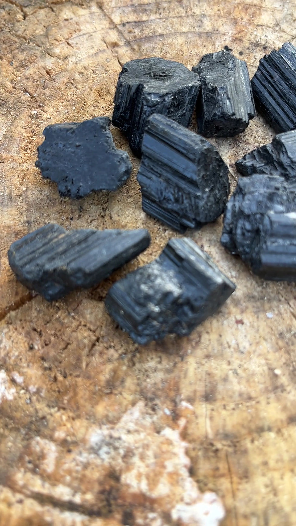 Miniatura: Czarny turmalin, minerały, kryształy, naturalne kamienie, miłodzieło