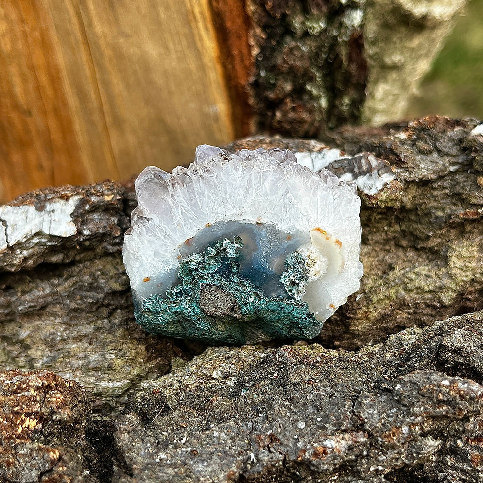 Szczotka ametystowa, minerały, kryształy, naturalne kamienie, miłodzieło