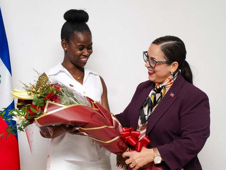 Diplomatie et jeunesse : Raina Forbin honore la lauréate Abigaïl Alexandre