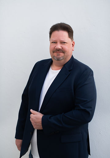 Dennis Headshot.jpg