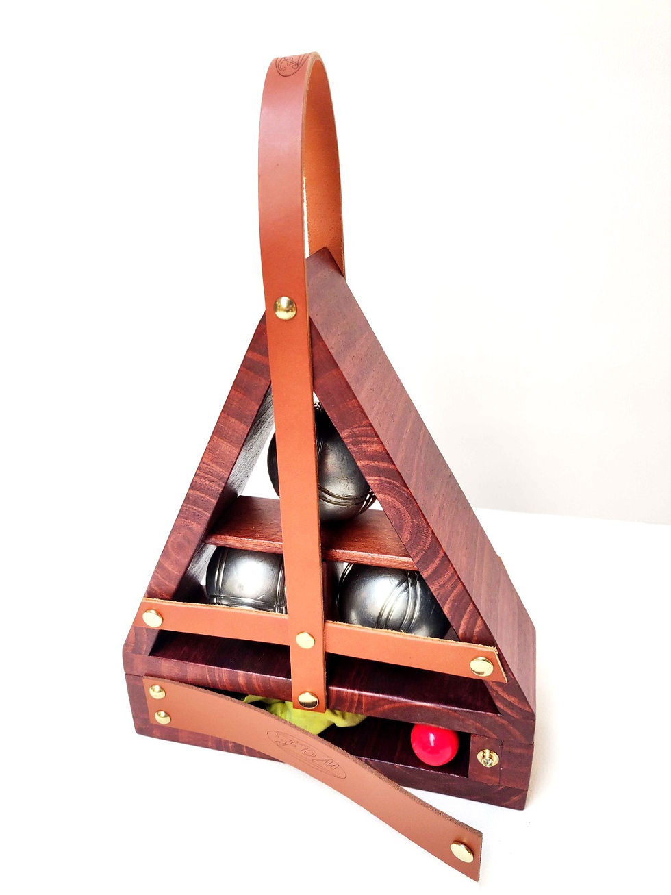 Miniature : Coffret de boules de pétanque triangulaire artisanal de qualité, bois et cuir.