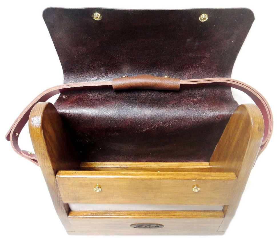Miniature : Sac à main artisanal d'autodéfense, cuir marron foncé et bois fabriqué en France