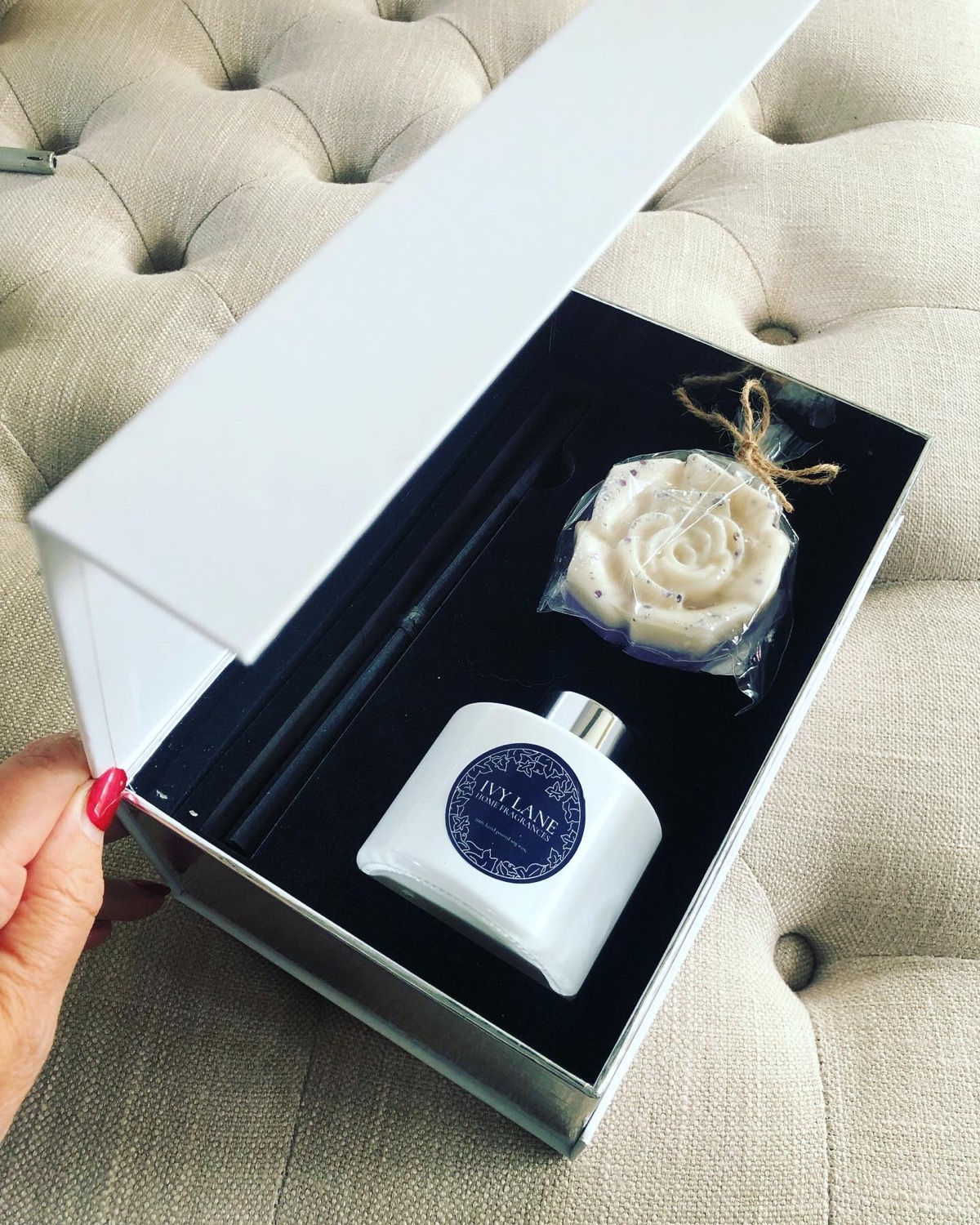 Diffuser and wax melt gift box