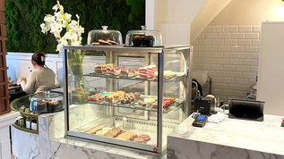 Coffeeshop, Cake, Showcase, Snack, Umluft Vitrine Glas, LED, Steckerfertig, Extern, Zentralgekühlt, Custome Made, Standard, Edelstahl