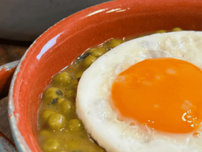 Lili Loves Kosher - Green Pea Stew with fried egg