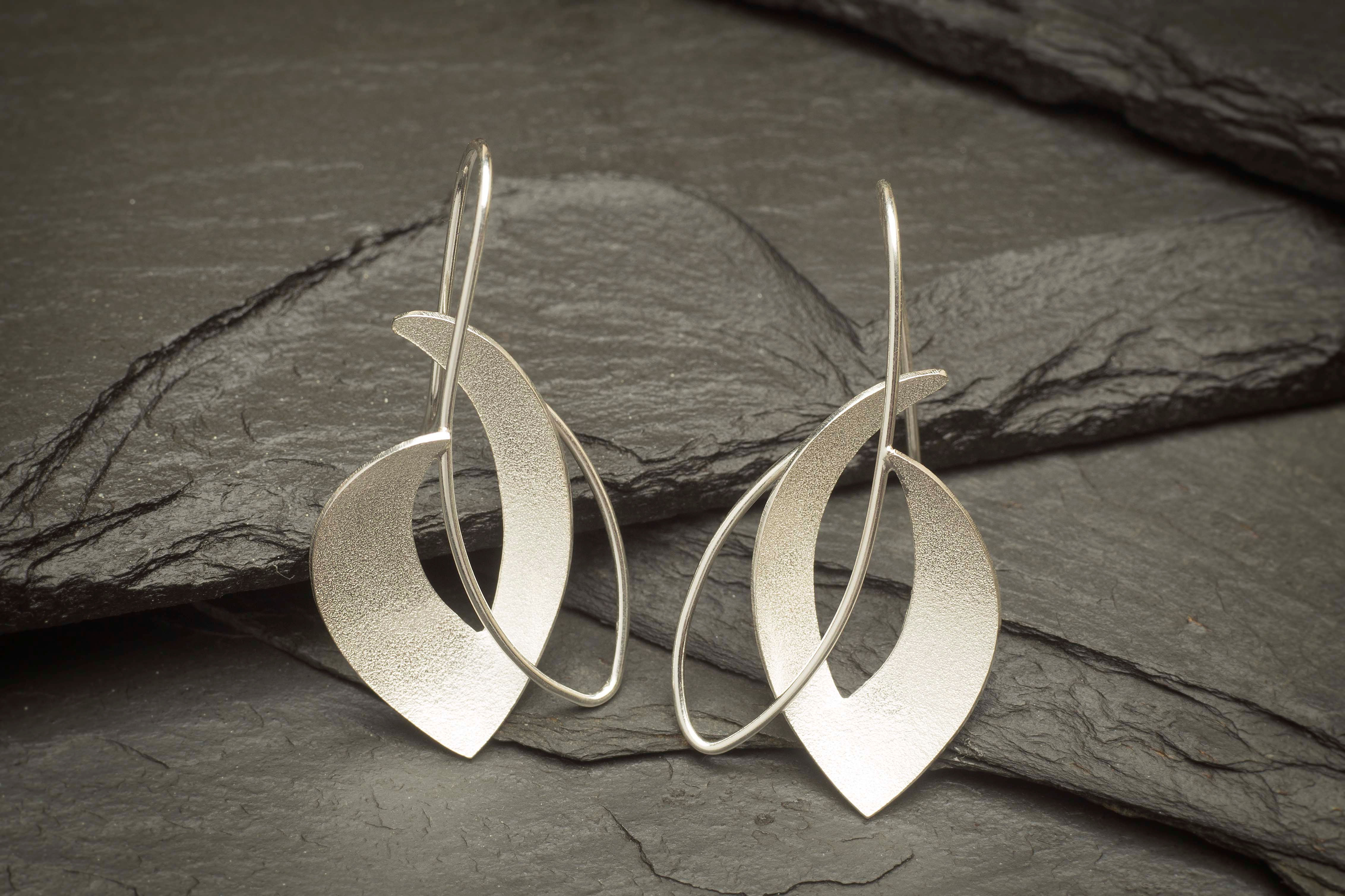 Leaf shadow earring