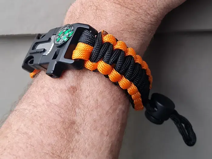 Paracord Basic Survival Bracelet Compass - Whistle - Fire starter