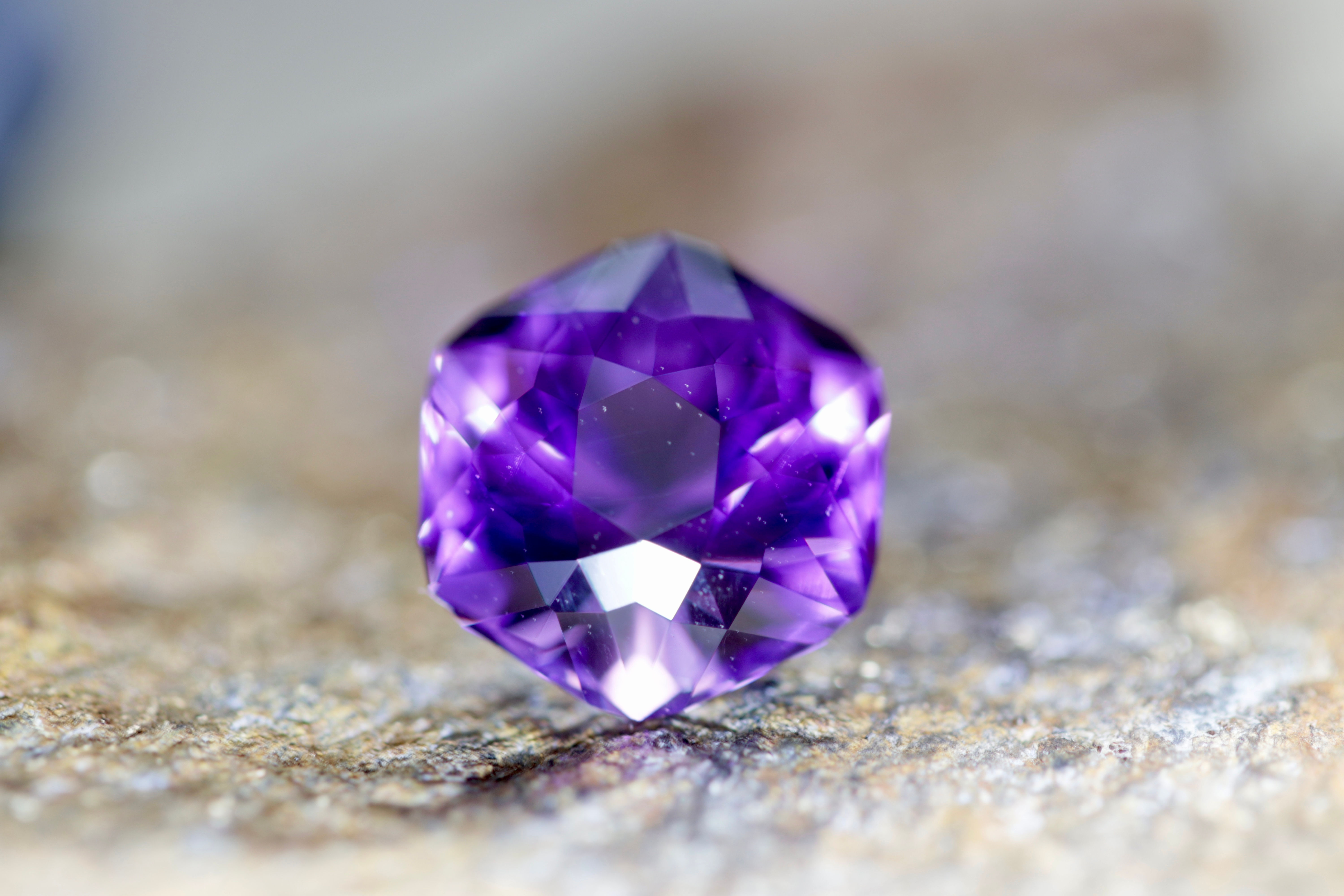 アメジスト ルース ナチュラル パープル 3.80 カラット ファンシー ニュー カット 天然宝石