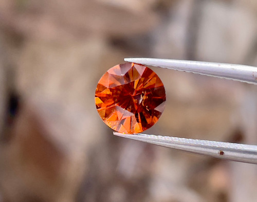 宝石ルース　【希少なオレンジガーネット！】天然ガーネット2.417カラット ソ付 オレンジガーネット ルース 2.45ct｜ファンシーラウンドカット