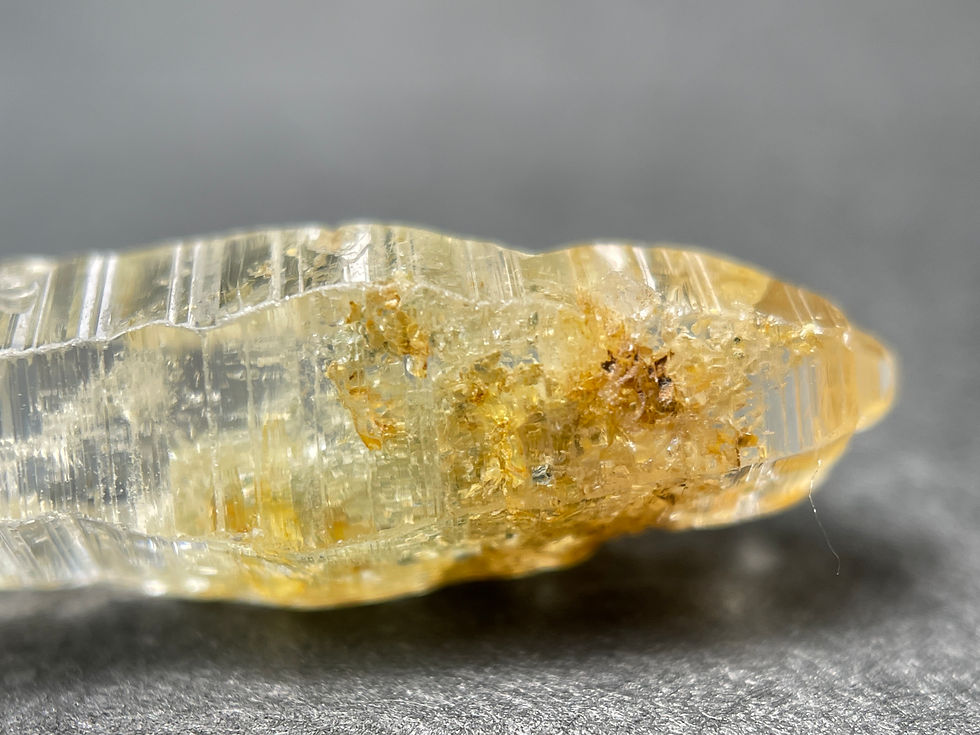 サムネイル： サファイア サファイア原石 サファイアクリスタル 7.84カラット コランダム ライトイエローナチュラル スリランカ 原産