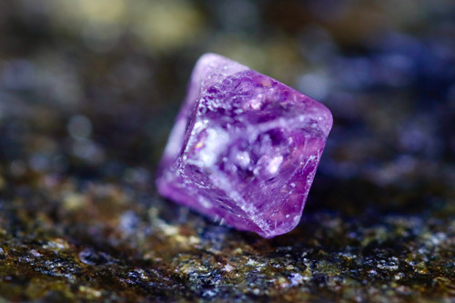 2390g ♥ スピネル 8月誕生石 尖晶石 原石 天然石 手彫り 1点もの 8月の誕生石 スピネル (Spinel) 尖晶石商品一覧 | 宝石ルースの専門店