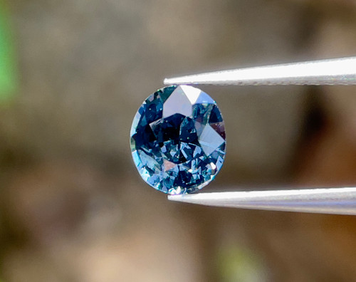 オーバルカットの天然スピネル宝石。GIL認定