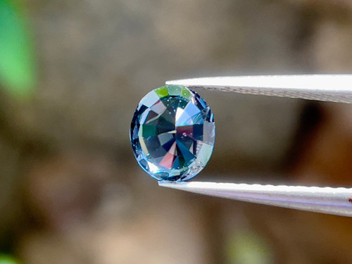オーバルカットの天然スピネル宝石。GIL認定