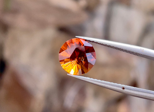 オレンジガーネット ルース 2.45ct｜ファンシーラウンドカット 天然