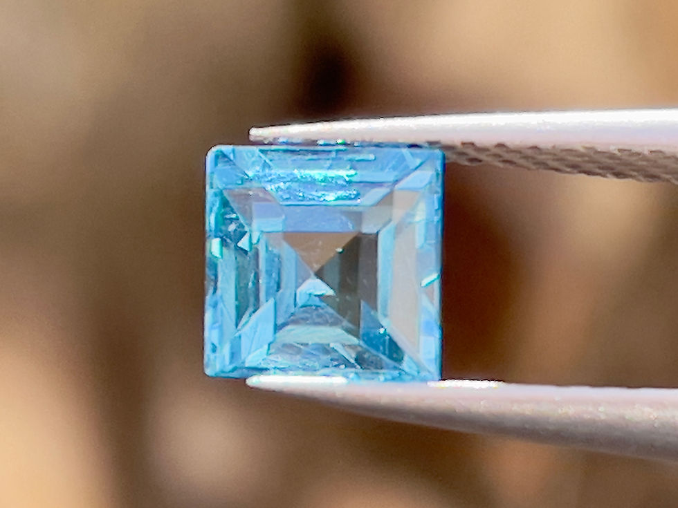 サムネイル： 天然石スイスブルートパーズ 1.20カラット | 美しいスクエアカットの天然宝石Zakkano