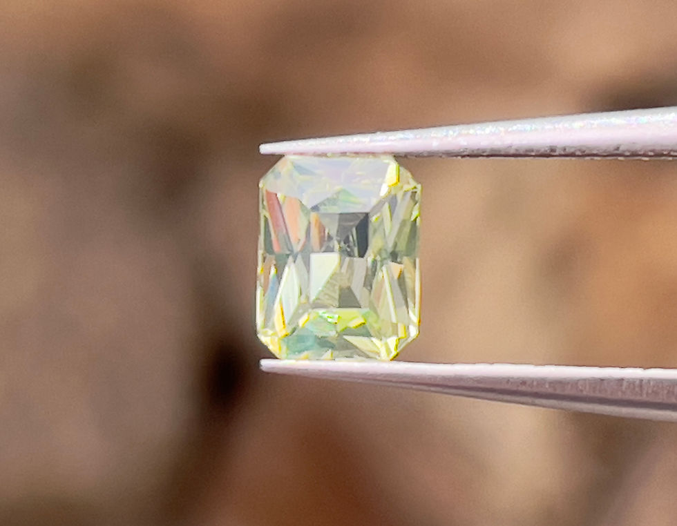 サムネイル： クリソベリル ルース 美しい ライトグリーン 0.79 カラット シザーカット クリソベリル 天然宝石 スリランカ原産