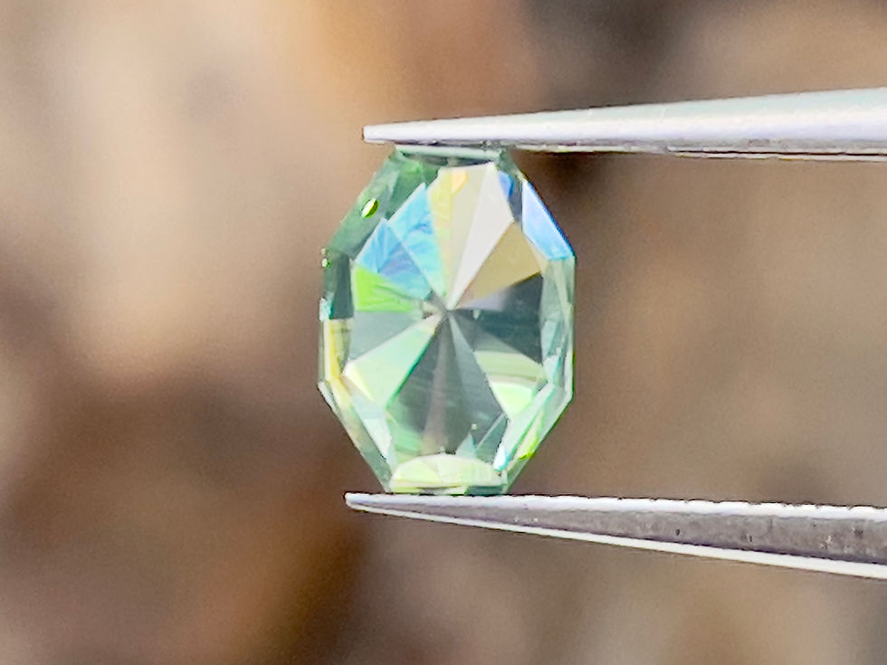 サムネイル： ジルコン シルキー グリーン ジルコン ルース 1.41ct ファンシー カット 美しい緑色