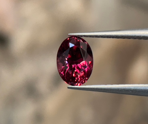 ★特選一石★実りの象徴♡100g【ハイクォリティさざれ☆濃い赤紫色ガーネット】❤️ 天然石ロイヤルディープレッドガーネット 1.30ct 天然石