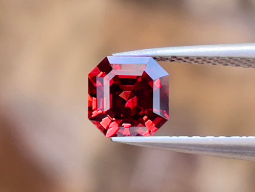 天然レッドガーネット 約160ct 大粒 原石 美赤 輝く深紅のガーネット1.08ct | Zakkano