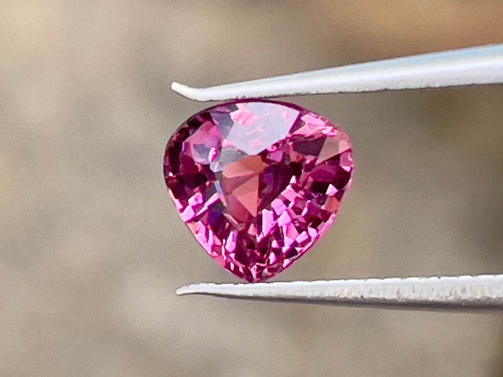 サムネイル： ガーネット ピンク ガーネット ルース 1.10 カラット ペアカット 天然宝石