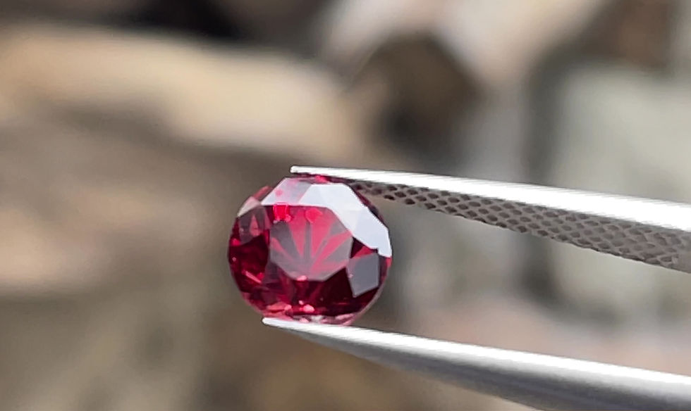 サムネイル： オレンジがかった赤ガーネット 1.75ct｜ラウンドカット天然石販売｜レアな宝石通販 Zakkano