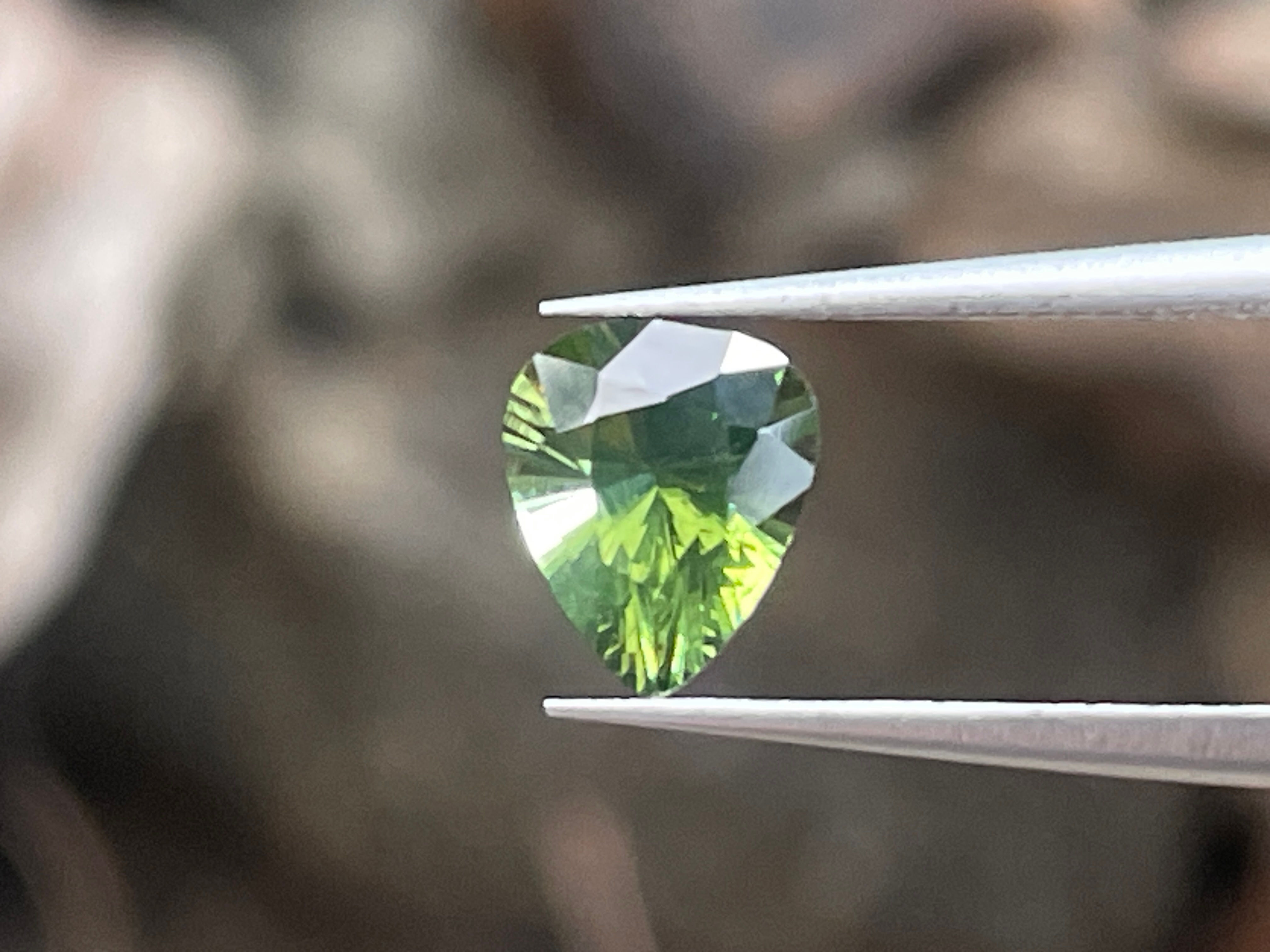 ジルコン ルース グリーン ジルコン 1.56 カラット ペアー カットの美しい天然宝石 スリランカ原産