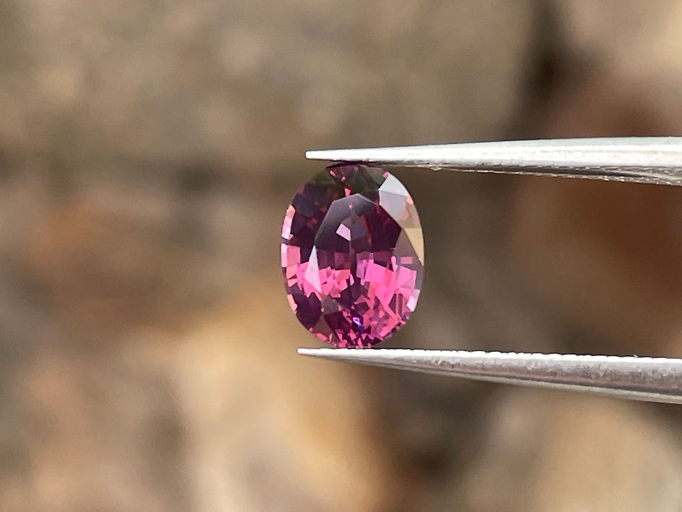 サムネイル： スピネル ルース パープル スピネル 1.50 カラット オーバル カット 天然宝石