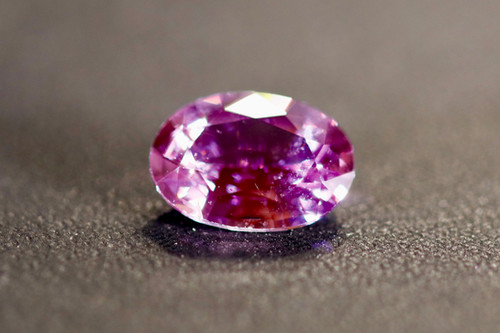 天然石サフィアピンクがかった紫のサファイア 0.65カラット | オーバル