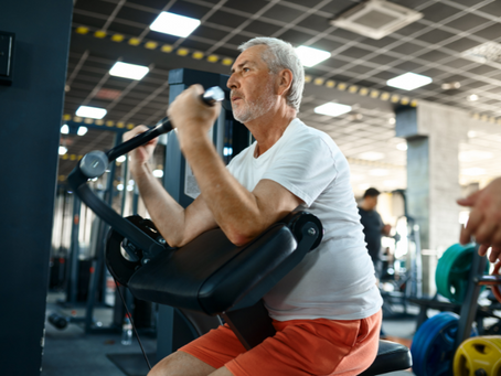 Rompiendo Barreras: Ejercicios con Pesas para Adultos Mayores a partir de los 60 años.