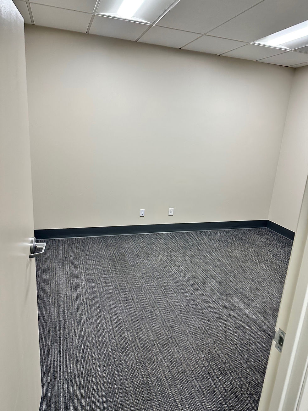 Palm Suites Fresno CA Vacant Office