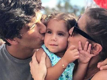 Deborah Secco leva o marido e a filha Maria Flor para a Disney