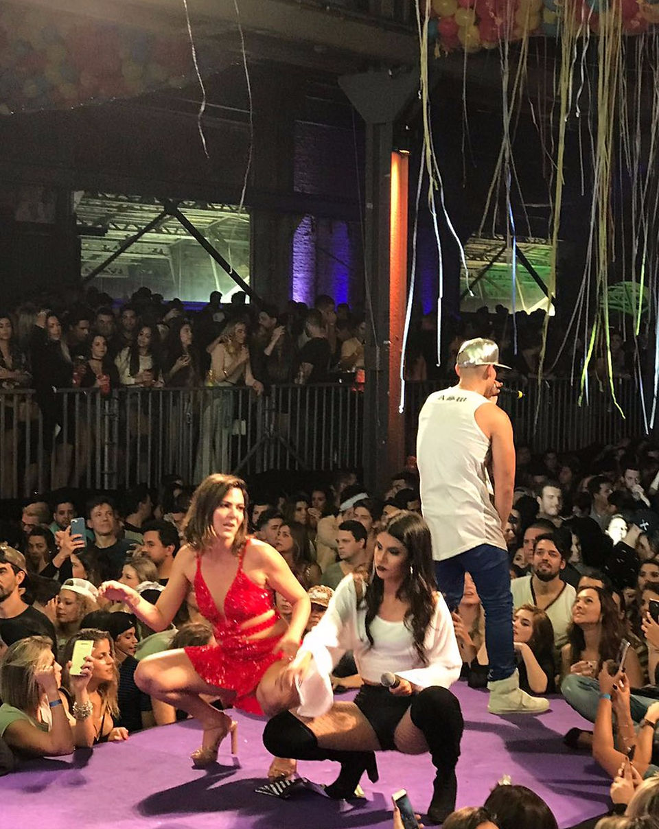 Carol Sampaio e GAB no palco