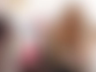 Mãe de Lucas Lucco tem físico de musa e não se priva de vinho