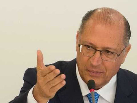 Decisão sobre punição a Aécio cabe ao Senado, diz Alckmin