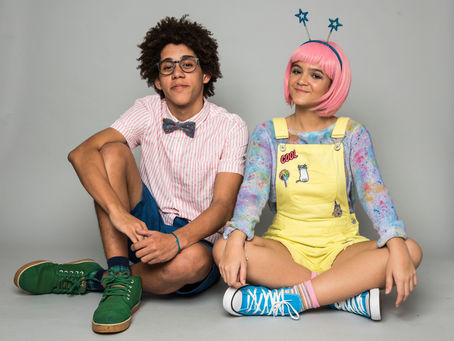Mel Maia e Cauê Campos, estão na peça infantil "Marina Nada Morena" no Teatro das Artes.