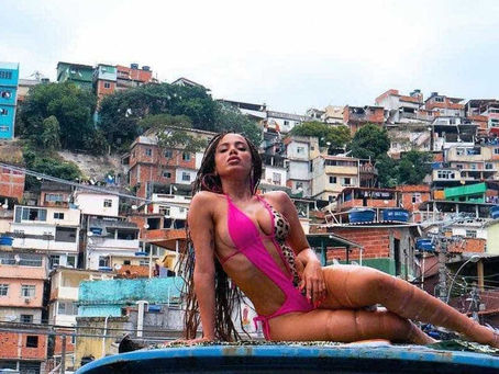 Anitta divulga teaser do polêmico clipe 'Vai Malandra'