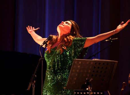 Com casa cheia, Nádia Figueiredo é ovacionada em Portugal no show de seu primeiro CD, ‘Meu Idioma É