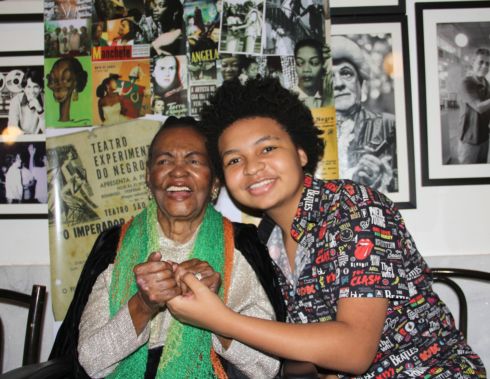 Ruth_de_Souza_com_o_ator_JP_Rufino_em_seu_aniversário